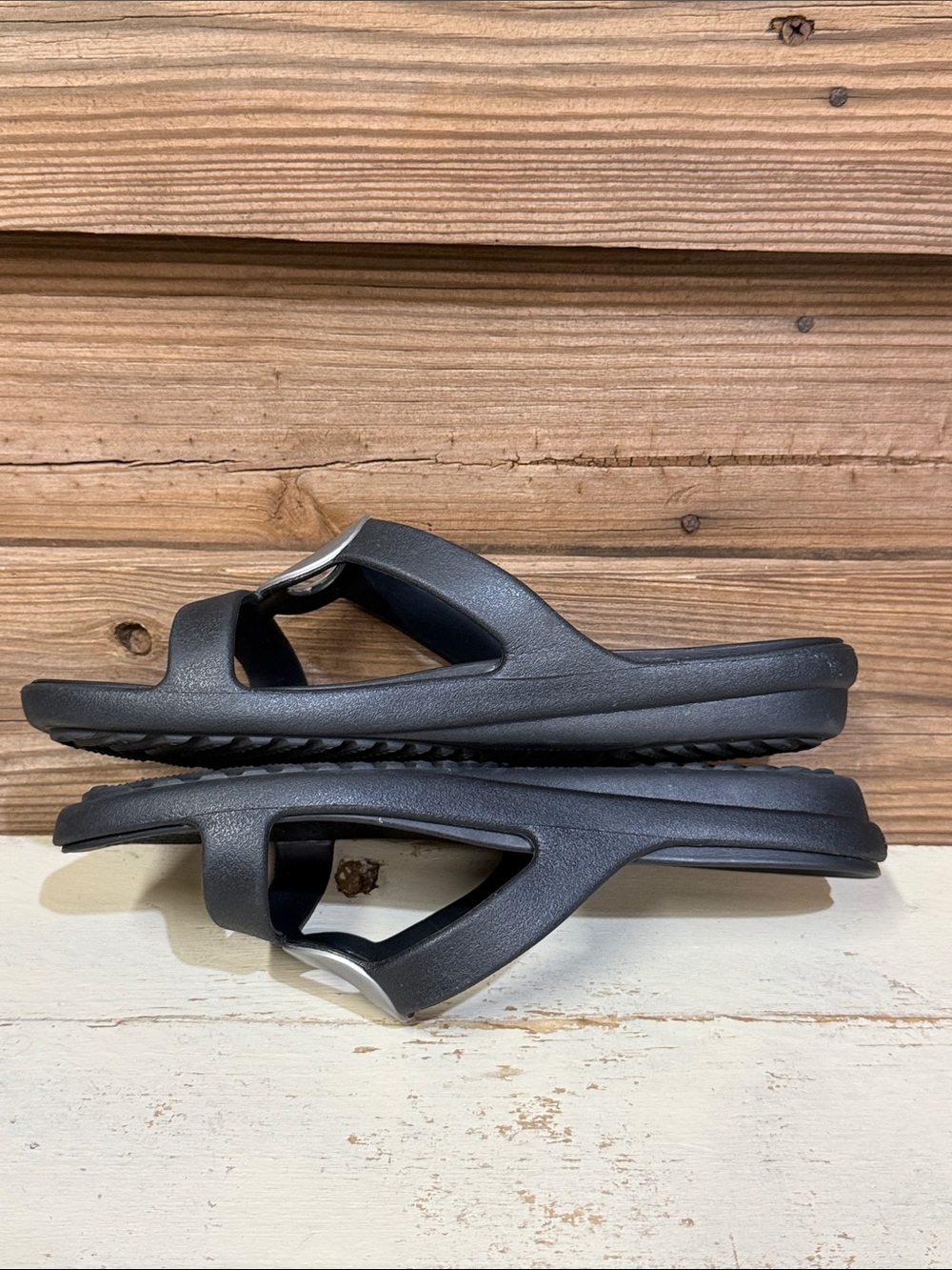 CROCS Sanrah Beveled Circle Sandals - Picture 8 of 10